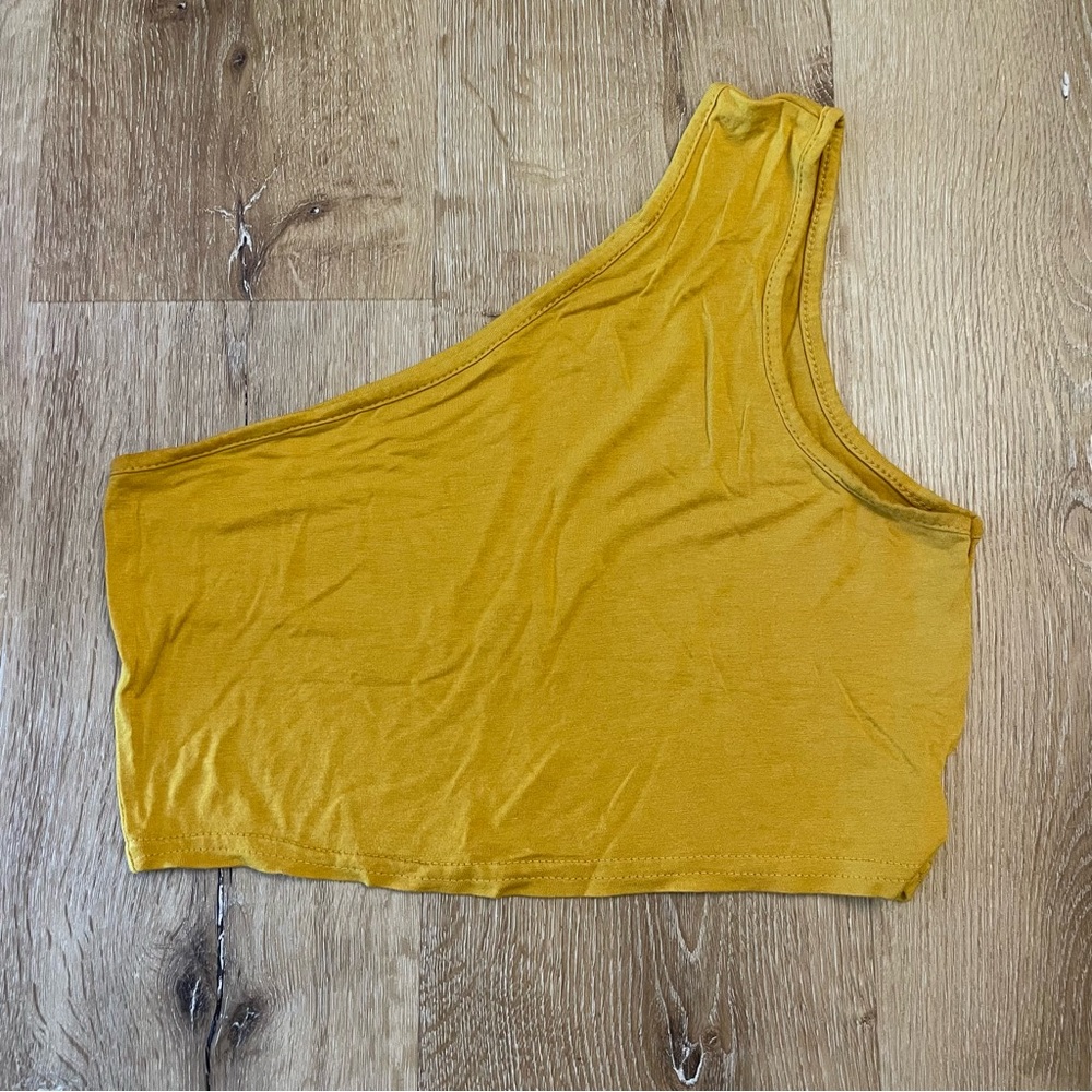 One shoulder crop top